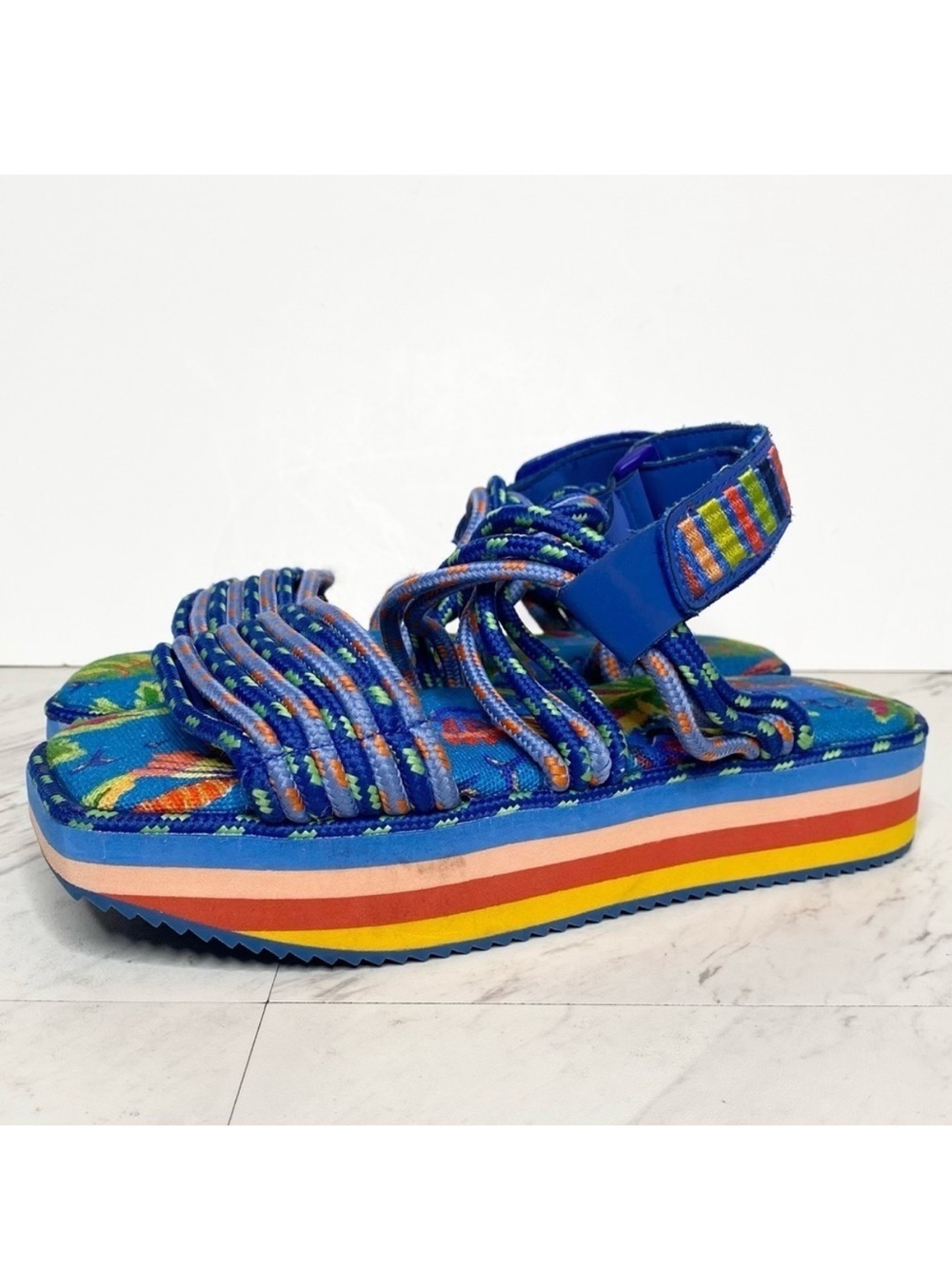 Farm Rio Macaw Blue Rainforest Tube Strap Sandal 9